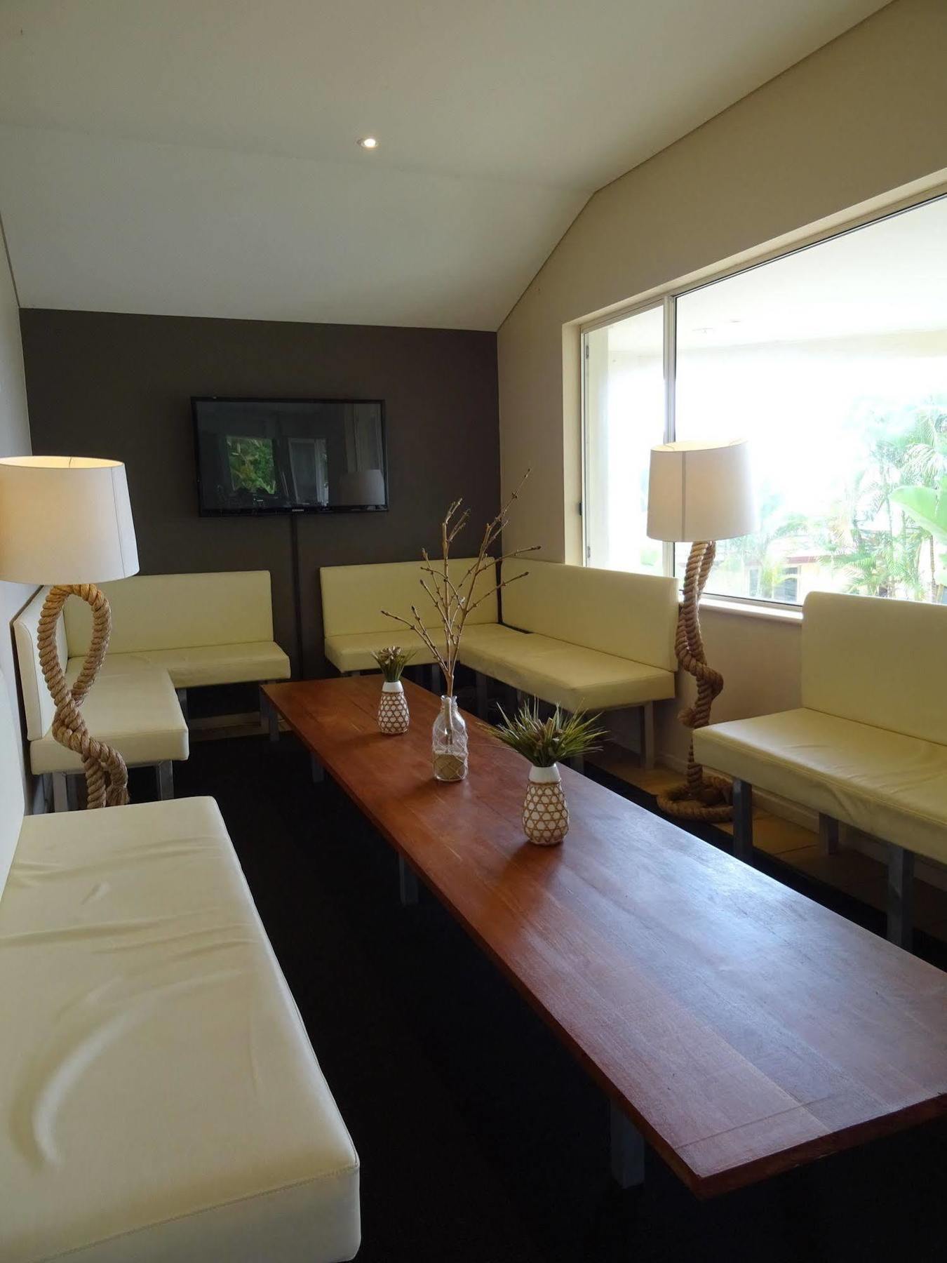 Aqualuna Beach Resort Sapphire Beach Buitenkant foto